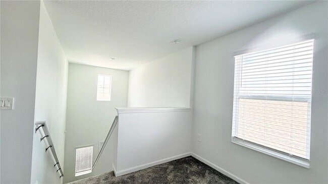 Building Photo - 1033 Waterfall Blvd