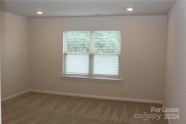 Building Photo - 922 Sagecroft Ln