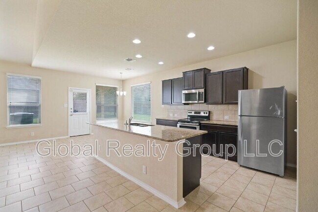 Building Photo - 437 Kings Way
