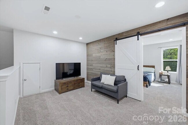 Building Photo - Single Family Home
