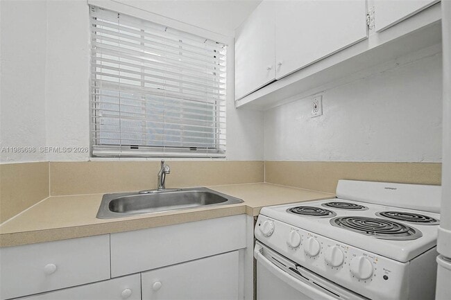 Building Photo - 427 Anastasia Ave