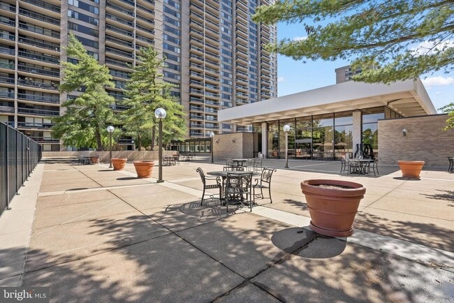 Building Photo - 3701 S George Mason Dr