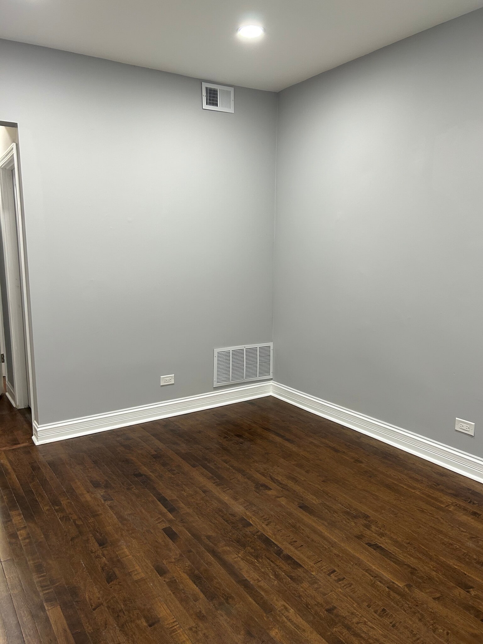 Building Photo - 3145 W 42nd St