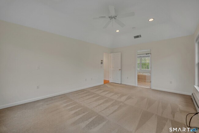 Building Photo - 6 Fennwood Dr