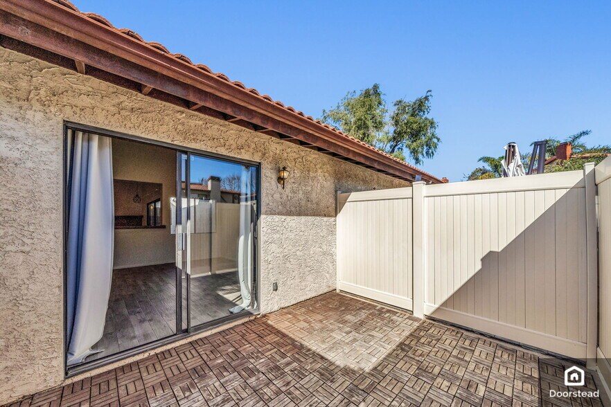 Building Photo - 7239 Balboa Blvd