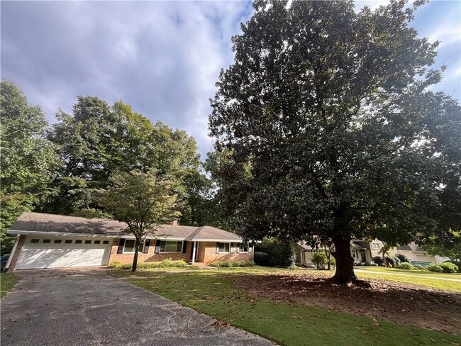 Primary Photo - 2301 Echo Hills Cir NE