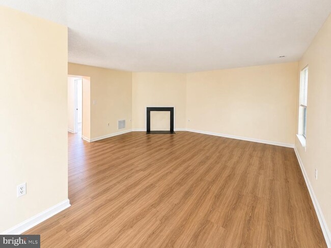 Building Photo - 14803 McKnew Rd