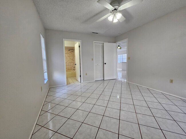Building Photo - 3/2/1 Home for rent in Spring Hill 34609
