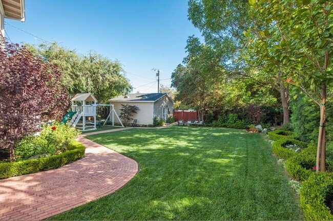 Building Photo - 7120 Pacific View Dr
