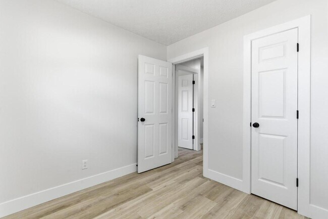 Building Photo - 4351 Redonda Ln