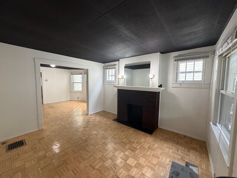 Building Photo - 1711 W Hill St