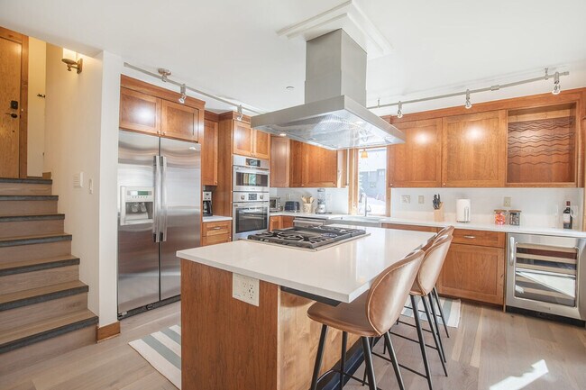 Building Photo - 300 Mahoney Dr