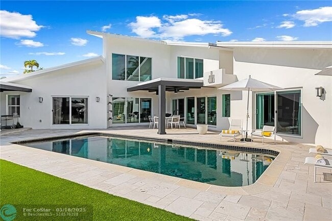 Building Photo - 2416 Bayview Dr