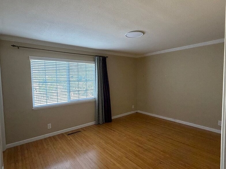 Building Photo - 1695 Merrill Dr