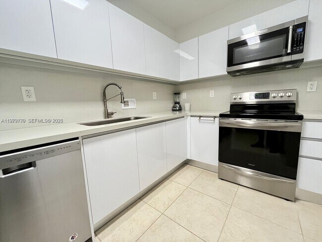 Building Photo - 10185 Collins Ave