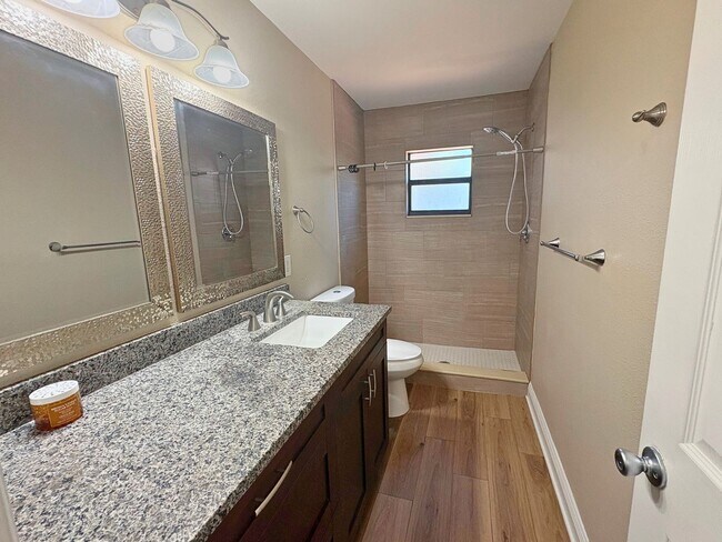 Building Photo - 427 6th Ave NE