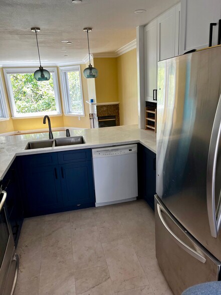 Kitchen - 2016 Pacific Ave