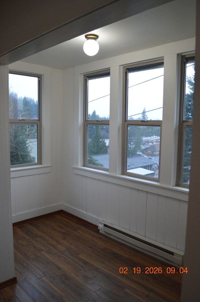 Building Photo - 330 SW Bryant St