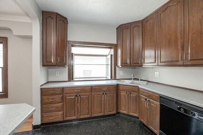 Building Photo - 14718 Bayes Ave