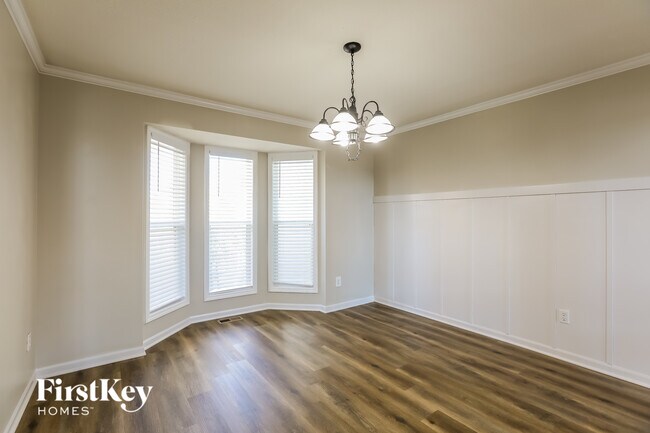 Building Photo - 819 Trailway Dr