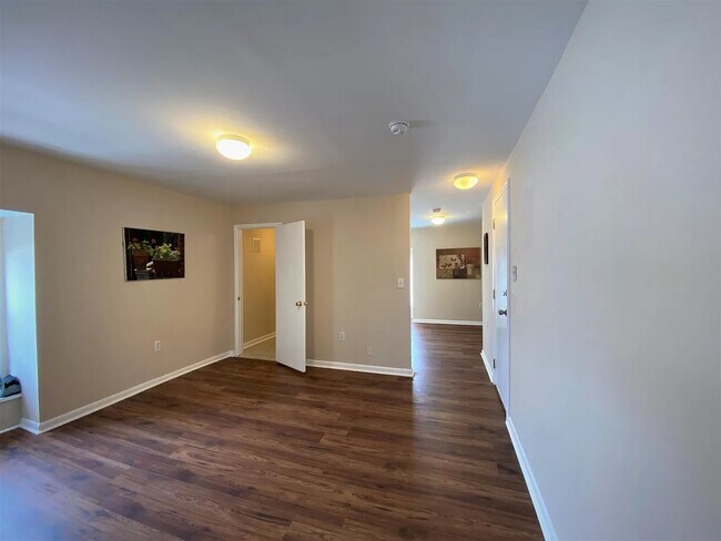 LV Room - 420 E Baltimore Ave