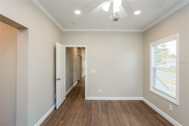 Building Photo - 1700 45th St S