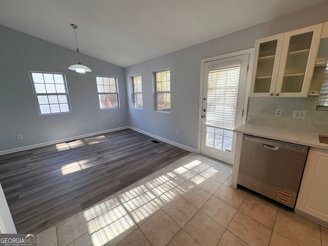 Building Photo - 1718 Graywood Dr SE