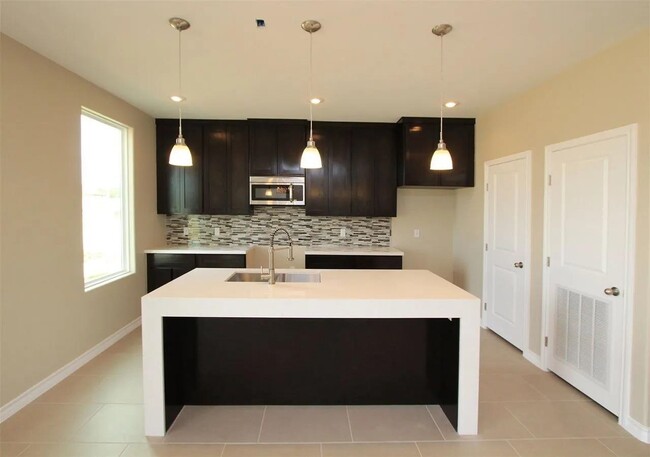 Building Photo - 7917 Elka Lp