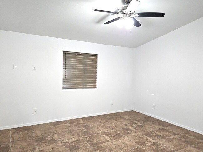 Building Photo - 3 bedroom/2 bath home for Rent