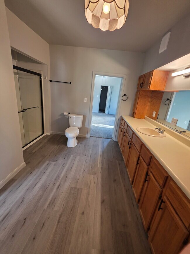 Building Photo - 116 Linden Ave