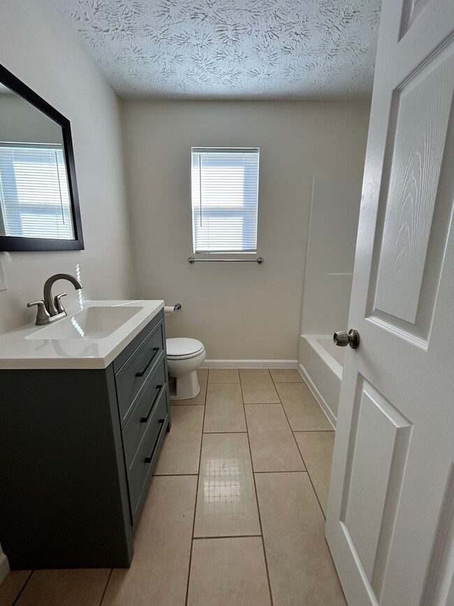 Building Photo - 2128 Fir St