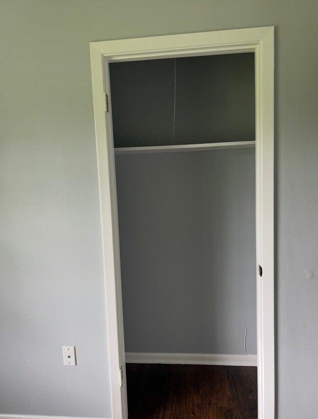 Building Photo - 207 Dogwood Dr
