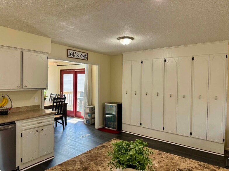 Building Photo - 7417 Meadowwood Dr