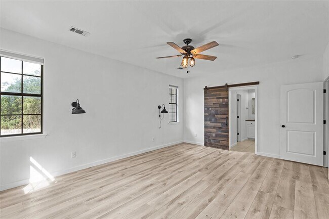 Building Photo - 14913 Longbranch Dr