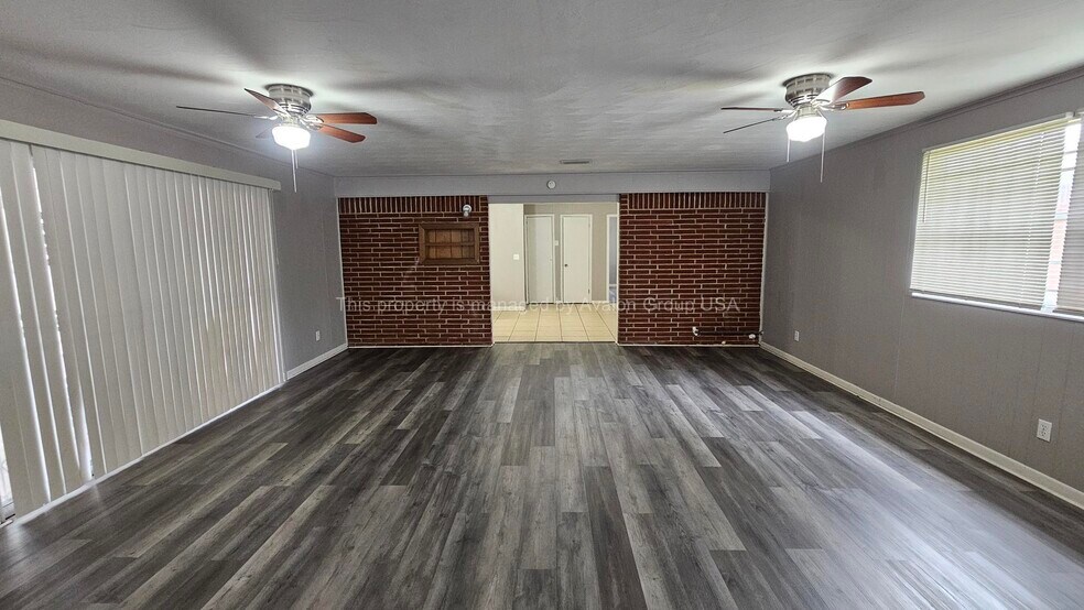 Building Photo - 9504 Evesham Rd