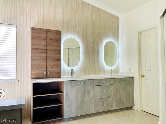 Building Photo - 9628 Gisborn Dr