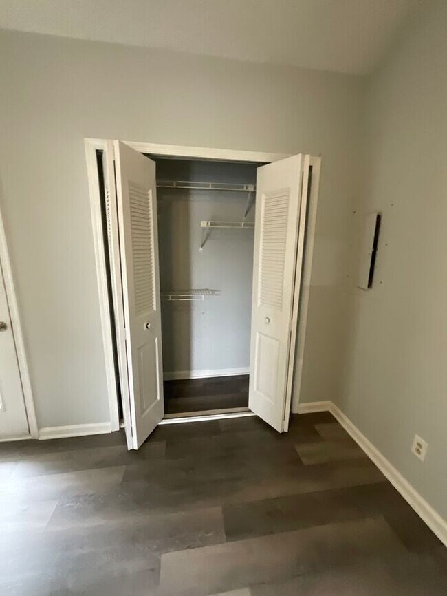 Building Photo - Charming Condo in Churchland Southwest