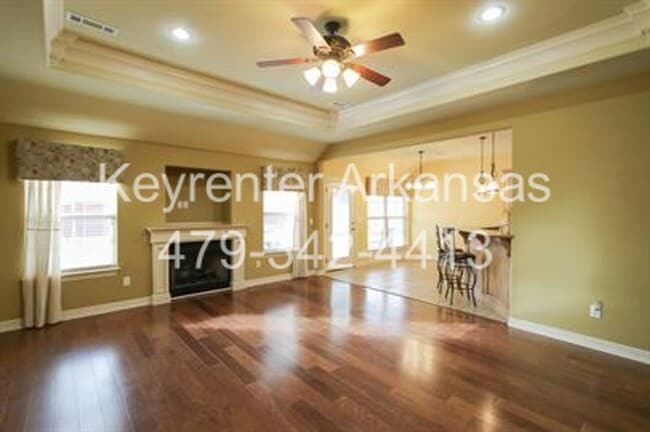 Building Photo - Gorgeous home in Bentonville!