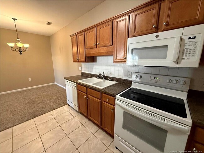 Building Photo - 635 Marsh tree St