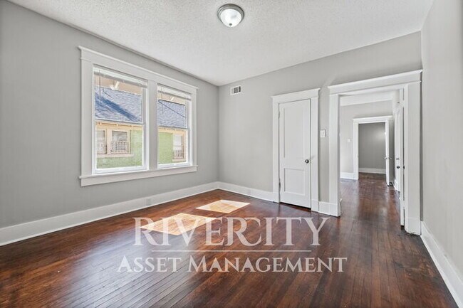 Building Photo - Step into a piece of Memphis history with this stunning, newly renovated home!!! Section 8 Welcom...