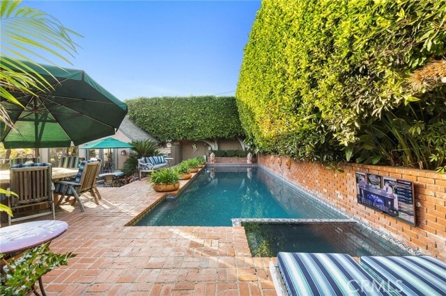 Building Photo - 486 Holly St