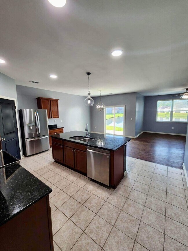 Building Photo - 884 Hayes Point Cir
