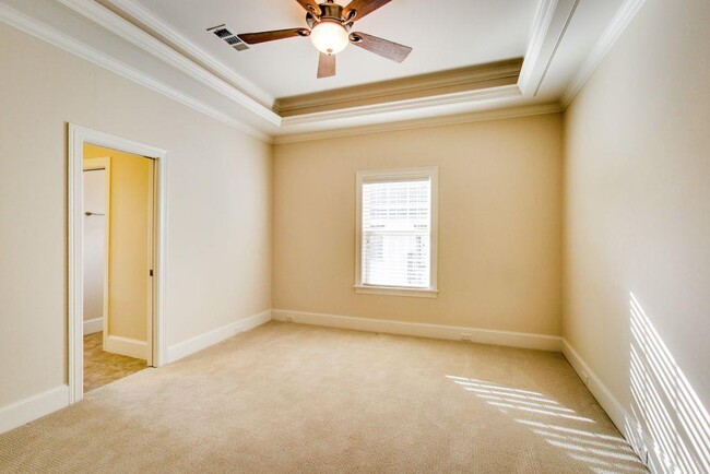 Building Photo - 4324 Ione St