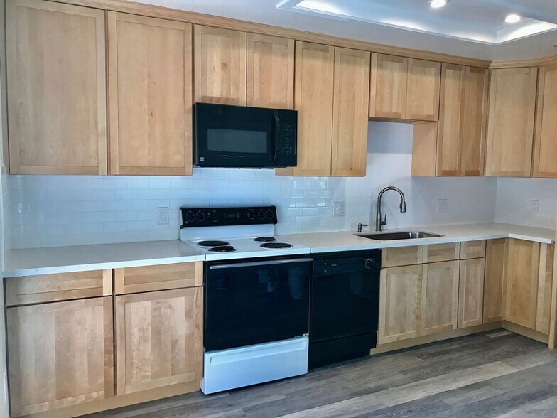 Building Photo - 515 Semple St