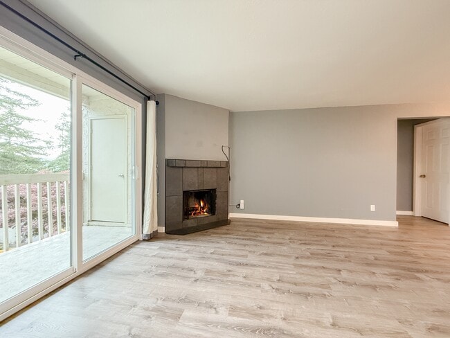 Building Photo - 9494 Woodinville Redmond Rd NE