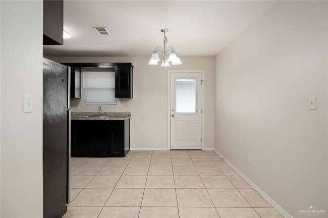 Building Photo - 11 Taxco Ct