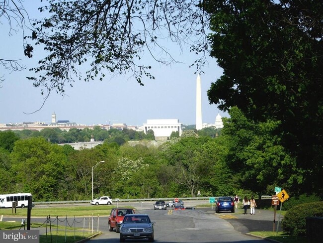 Building Photo - 1320 Fort Myer Dr