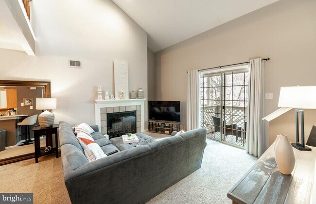 Building Photo - 1012 Foxmeadow Dr