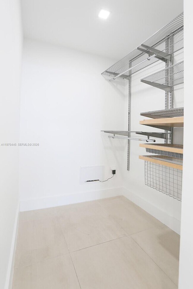 Building Photo - 11 Island Ave