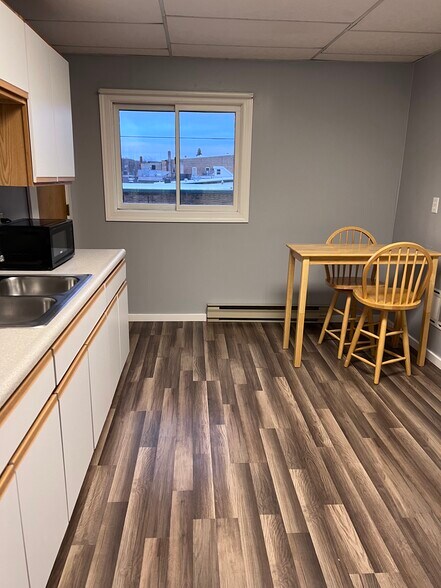 Building Photo - 331 Main St